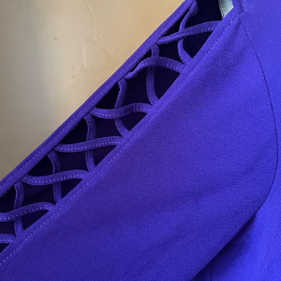 89th & Madison Purple Tunic Top (Size 1X) with Crisscross Design Along Sleeves - Picture 4 of 7